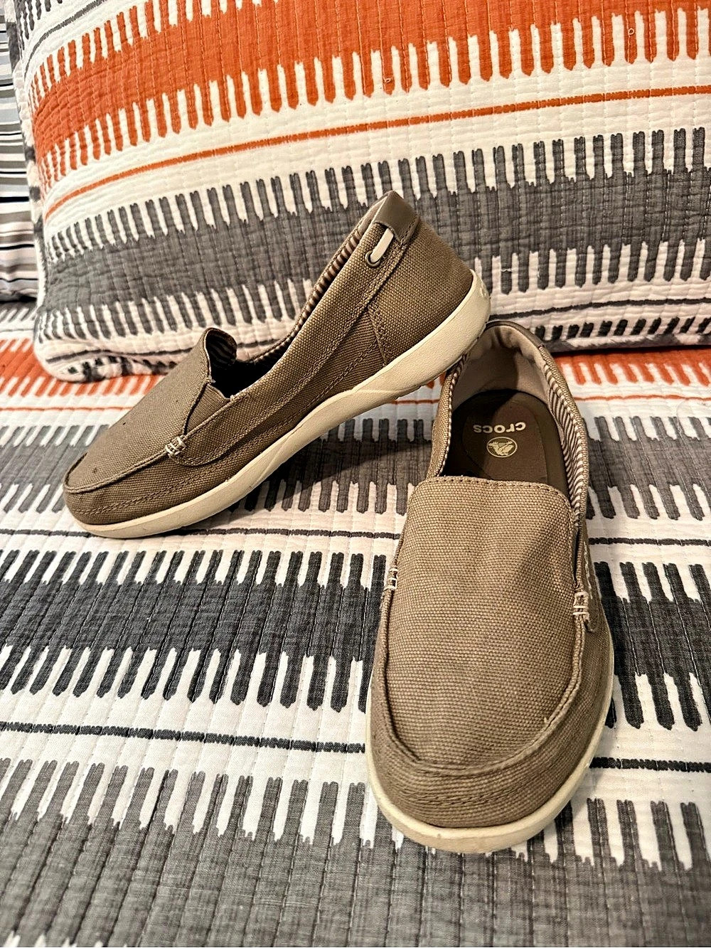 Crocs Santa Cruz Canvas Slip-On Loafer Brown Slip-On Sneakers